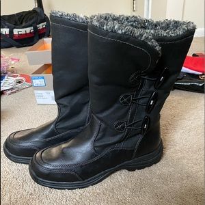 Weatherproof winter boots